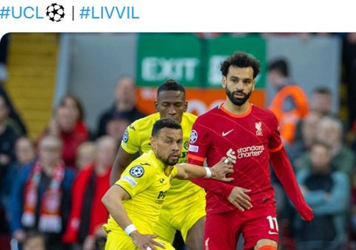 Penyerang Liverpool, Mohamed Salah, beraksi dalam laga leg pertama semifinal Liga Champions kontra Villarreal di Stadion Anfield, Rabu (27/4/2022).