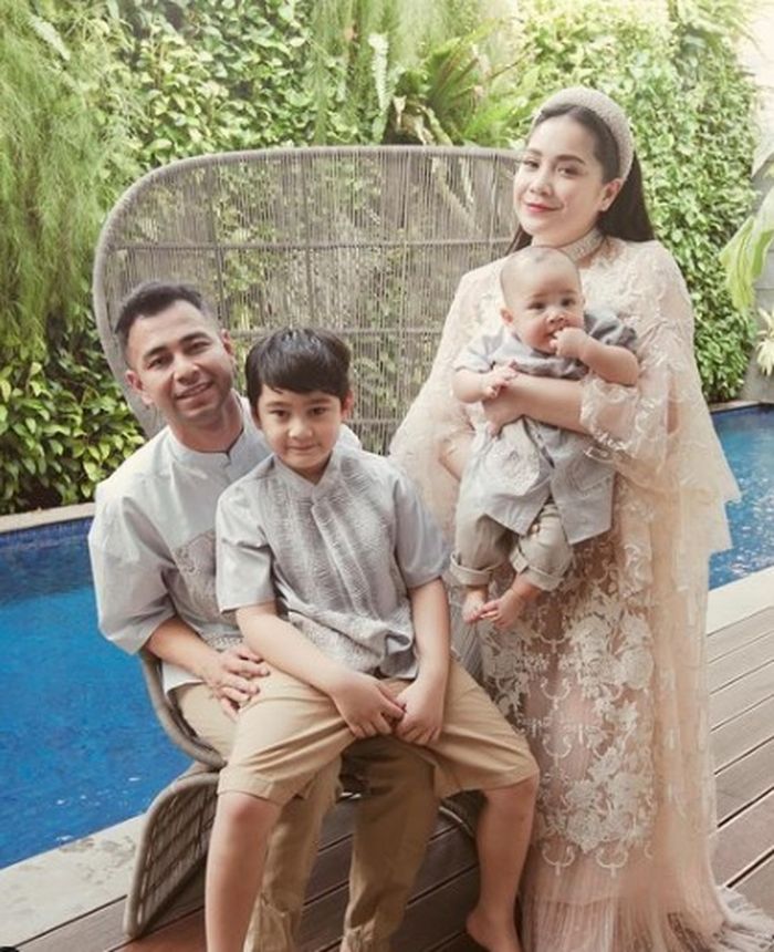Foto baju lebaran Idul Fitri 2022 keluarga Raffi Ahmad dan Nagita Slavina.