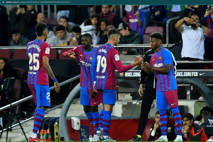 Momen pergantian pemain Barcelona dengan masuknya Ansu Fati yang gantikan posisi Pierre-Emerick Aubameyang pada laga kontra Real Mallorca.