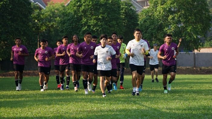 Latihan timnas U-23 Indonesia di Lapangan Bai Bang, Phu Tho, Vietnam, Rabu (4/5/2022).