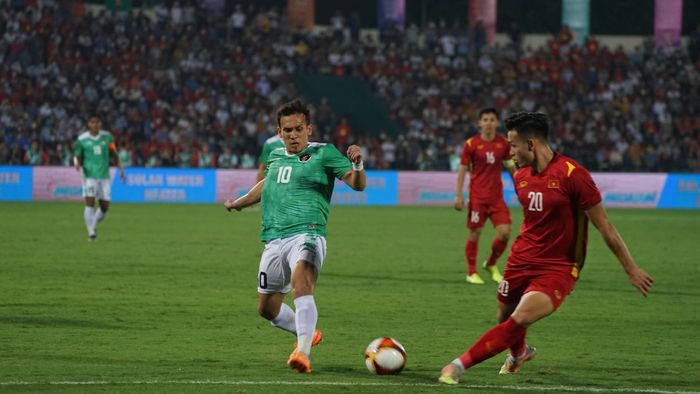 Penyerang timnas U-23 Indonesia, Egy Maulana Vikri, dalam laga melawan Vietnam di SEA Games 2021, Jumat (6/5/2022) di Stadion Viet Tri, Phu Tho.