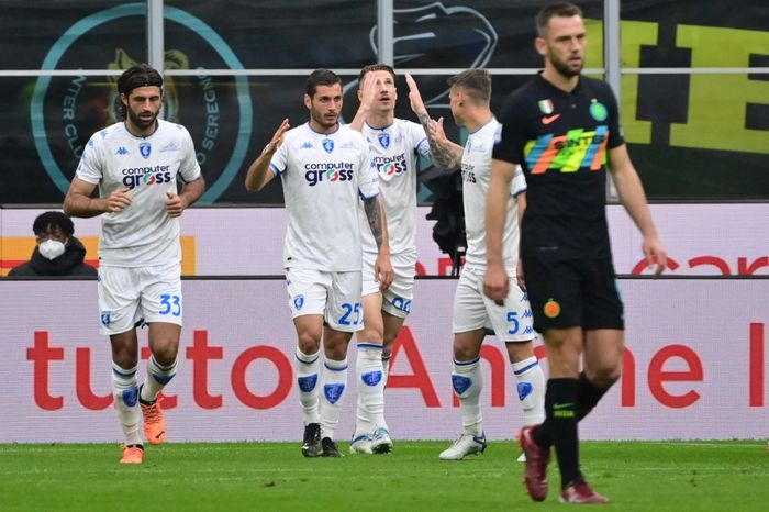 Penyerang pinjaman Inter Milan, Andrea Pinamonti, berhasil membobol gawang klub induknya yang membuat Empoli unggul cepat pada laga pekan ke-36 Liga Italia 2021-2022.