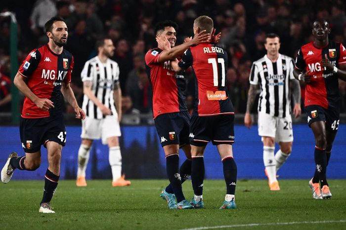Juventus dipaksa menyerah 1-2 oleh Genoa pada laga pekan ke-36 Liga Italia 2021-2022.