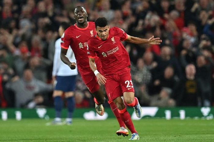 Winger Liverpool, Luis Diaz, merayakan gol ke gawang Tottenham Hotspur dalam laga pekan ke-36 Liga Inggris 2021-2022 di Stadion Anfield pada Sabtu (7/5/2022) waktu setempat atau Minggu pukul 01.45 WIB