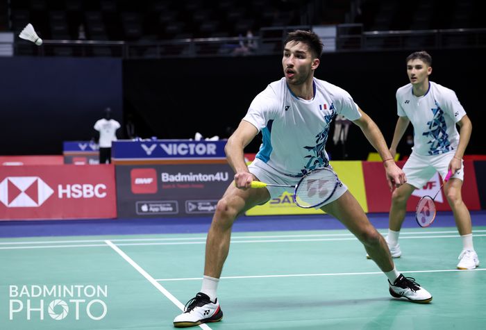 Ganda putra Prancis, Toma Junior Popov (depan)/Christo Popov saat berlaga di babak penyisihan Grup B Thomas Cup 2022 antara China vs Prancis di Impact Arena, Bangkok, Thailand, Senin (9/5/2022)