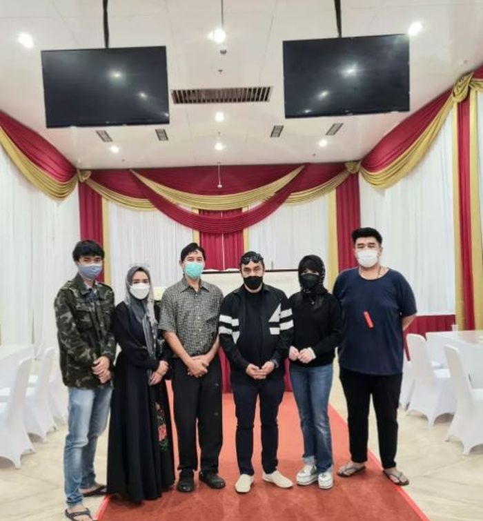 Postingan Nini Carlina