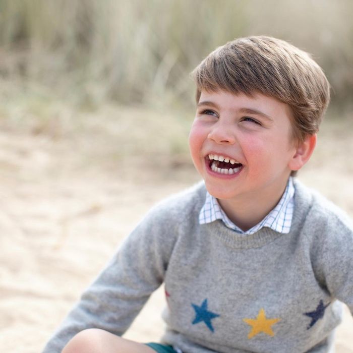Buat Rayakan Ultah ke- 4, Intip Foto Pangeran Louis Hasil Jepretan Kate