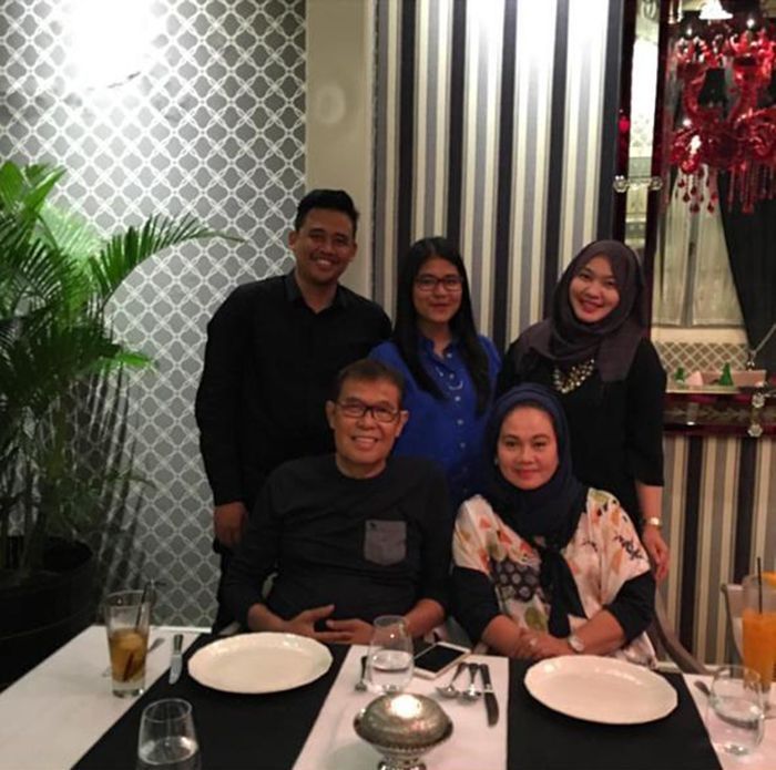 Sosok ibunda Bobby Nasution, Ade Hanifah Siregar