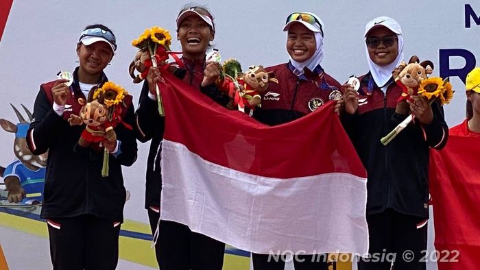 Indonesia mendapatkan medali perak SEA Games 2021 melalui Putri Agni Anugerah/Maslin Efrilia/Annisa Meilani Yahya/Dewi Purwanti yang finis kedua pada final dari nomor women quadruple sculls yang digelar di Thuy Nguyen Hai Phong Aquatics Center, Vietnam, 11 Mei 2022.