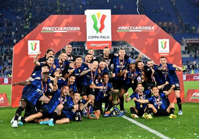 Inter Milan juara Coppa Italia 2021-2022 usai kalahkan Juventus dalam final di Olimpico, Roma (11/5/2022).