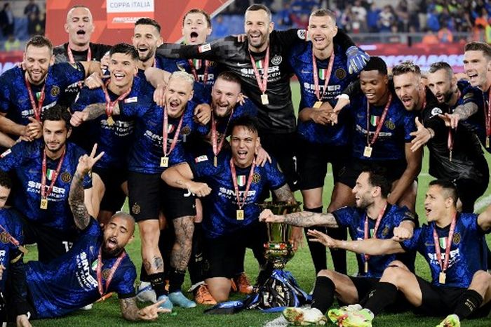 Inter Milan juara Coppa Italia 2021-2022 usai kalahkan Juventus dalam final di Olimpico, Roma (11/5/2022).