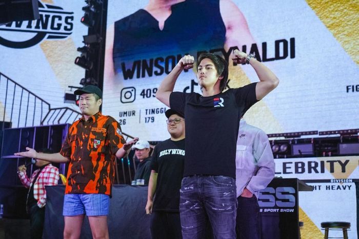 El Rumi seret sosok yang hina Maia Estianty dan Ahmad Dhani ke ring tinju.