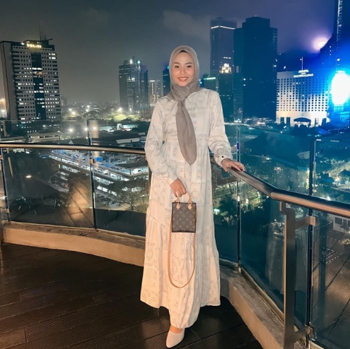 Dara Arafah dalam balutan gamis. 