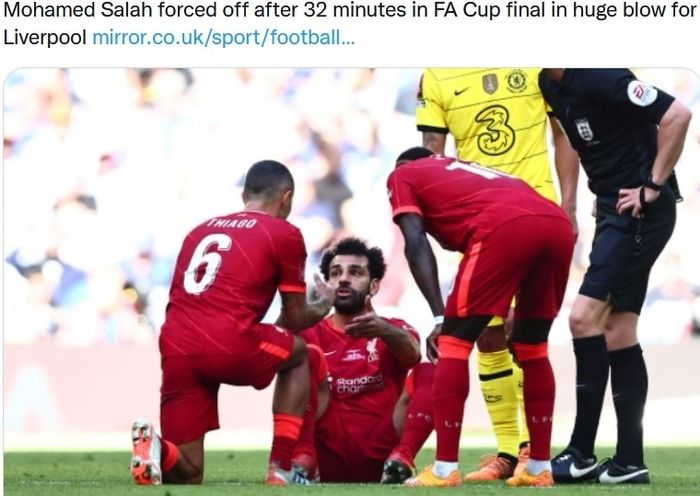 Mohamed Salah mengalami cedera saat Liverpool jumpa Chelsea pada final Piala FA, Sabtu (14/5/2022).