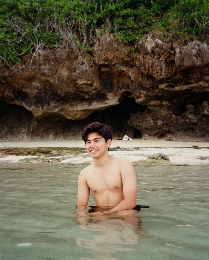 Sosok Andrew Kalaweit sang Youtuber ganteng blasteran Prancis yang berjuluk Tarzan Indonesia