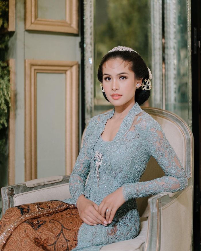 Indonesia Banget! Intip 3 Tampilan Kebaya Maudy Ayunda yang Digunakan