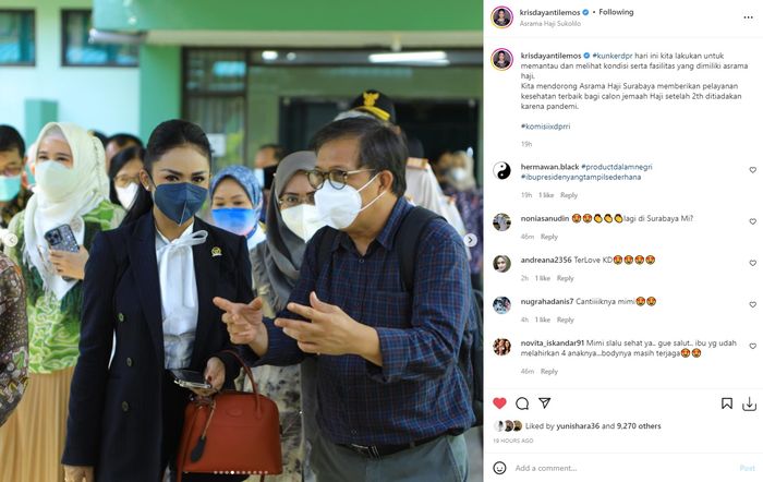 Penampilan Krisdayanti saat blusukan.
