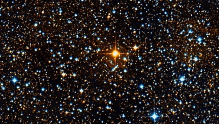 Solo la luz de las estrellas más poderosas puede llegar a la Tierra.