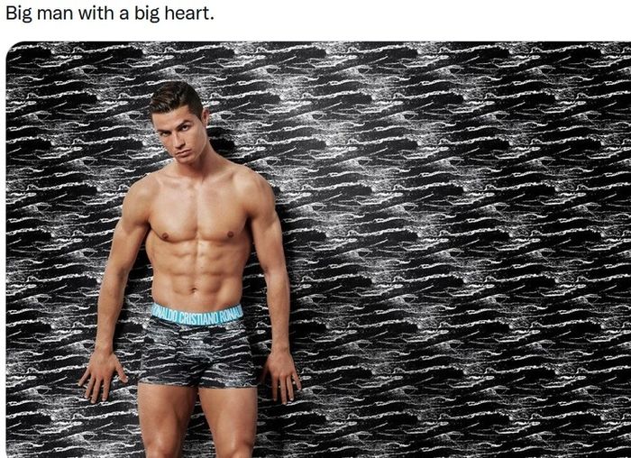 Cristiano Ronaldo saat dalam iklan untuk mempromosikan celana dalamnya.