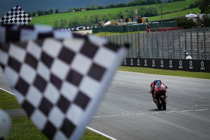 Bagnaia memberi kado indah bagi dirinya dan Ducati dengan memenangi balapan kandang MotoGP Italia.