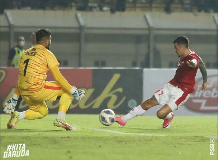 Winger Timnas Indonesia Stefano Lilipaly gagal menjebol gawang  Bangladesh dalam FIFA Matchday di Stadion Si Jalak Harupat, Bandung, Rabu (1/6/2022) malam