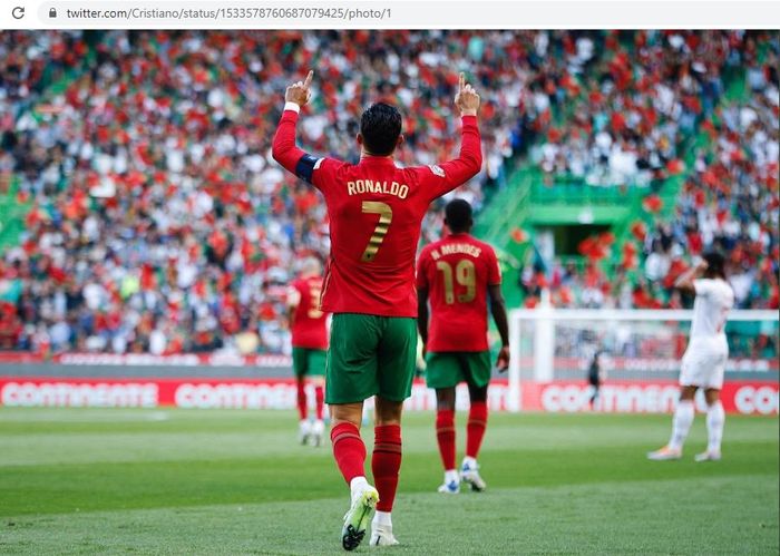 Megabintang timnas Portugal, Cristiano Ronaldo, usai mencetak gol pada laga UEFA Nations League 2022-2023.
