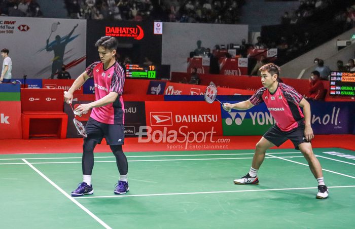 Pasangan ganda putra Malaysia, Nur Izzudin dan Goh Sze Fei, saat sedang bertanding di Istora Senayan, Jakarta, 9 Juni 2022.