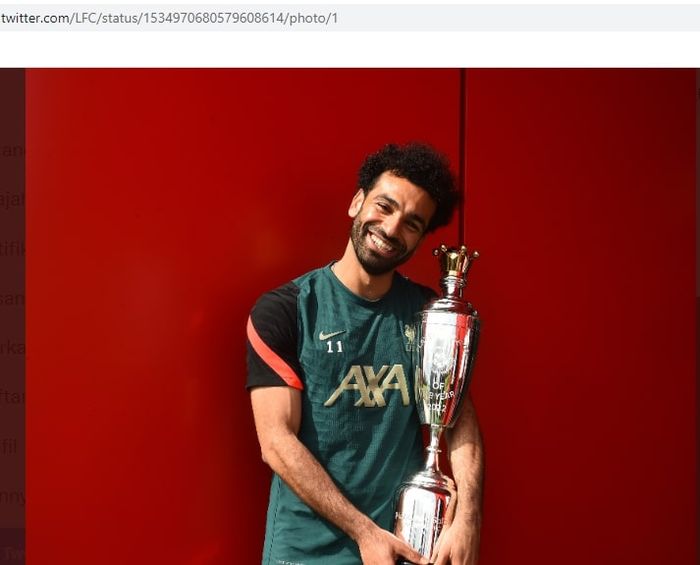 Mohamed Salah memenagkan PFA Player of the year