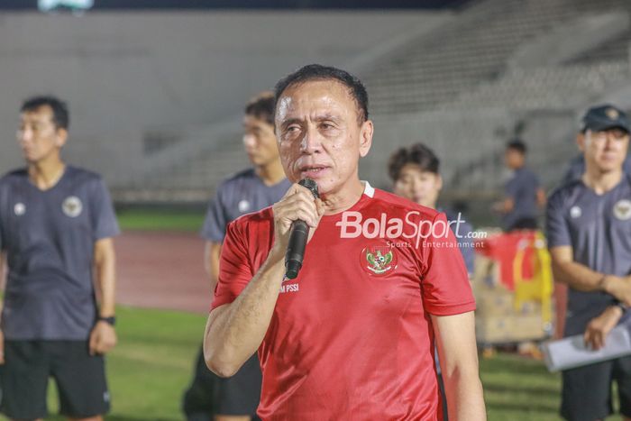 Ketua Umum PSSI, Mochamad Iriawan, sedang memberikan sambutan di Stadion Madya, Senayan, Jakarta, 23 Juni 2022.