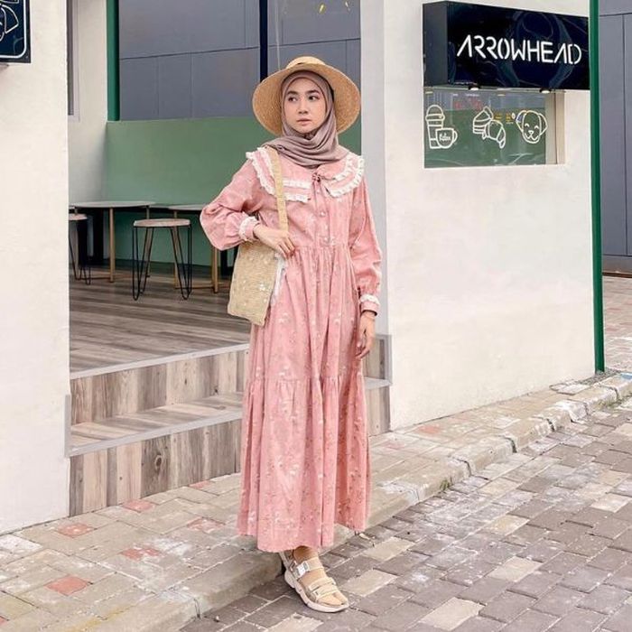 Padu padan OOTD Hijab mengenakan topi anyaman