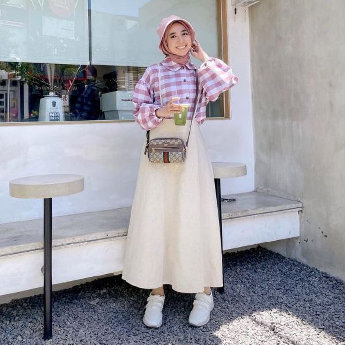 Padu padan OOTD Hijab mengenakan topi bucket
