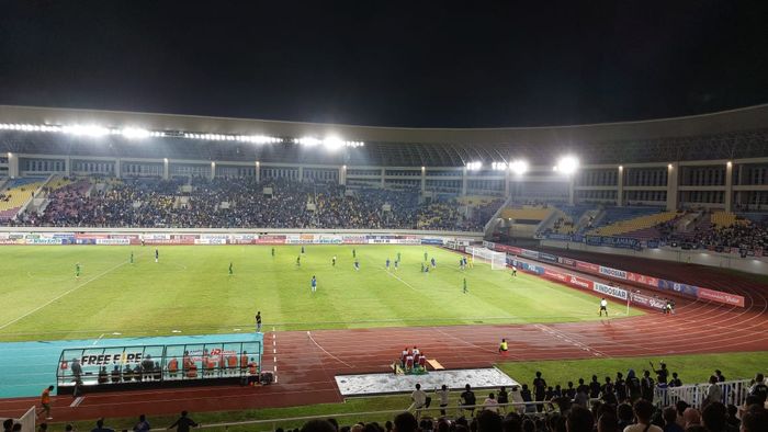 Suasana pertandingan PSIS Semarang Vs PSS Sleman dalam laga grup A Piala Presiden 2022 di Stadion Manahan, Jumat (24/6/2022).