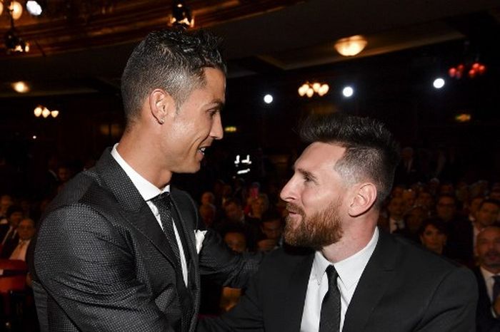 Cristiano Ronaldo dan Lionel Messi bertemu dalam acara seremoni The Best FIFA Football Awards di London (23/10/2017).