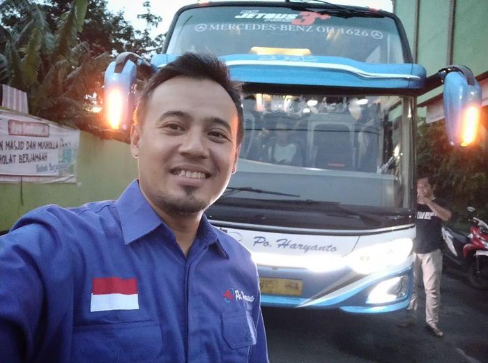 Bus yang disewa Aditya Warman Sayuti OB