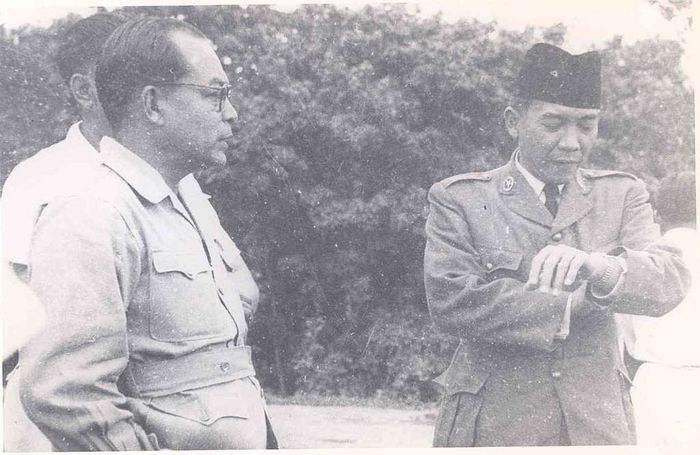 Teks Proklamasi dibacakan oleh Ir. Soekarno dan didampingi oleh Mohammad Hatta.