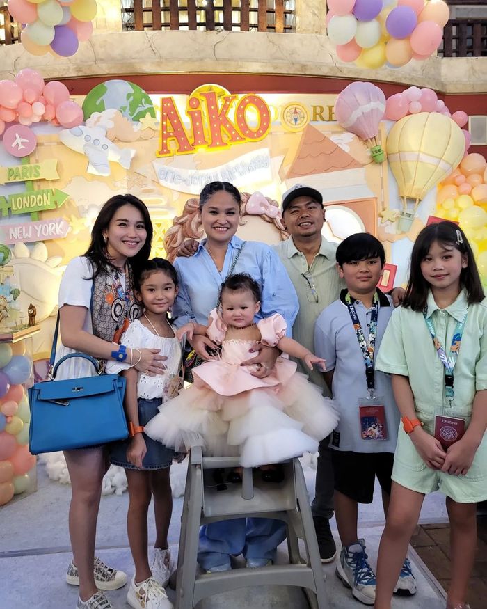 Potret penampilan Ayu Ting Ting bersama Bilqis di ulang tahun putri Wendi Cagur (Instagram/ayutingting92)