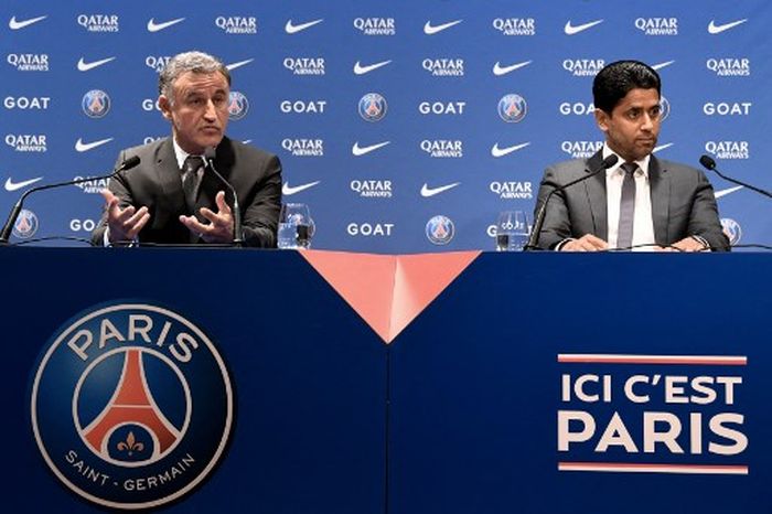 Pelatih Paris Saint-Germain, Christophe Galtier, berbicara dalam konferensi pers bersama Presiden PSG, Nasser Al-Khelaifi, di Stadion Parc des Princes, 5 Juli 2022.