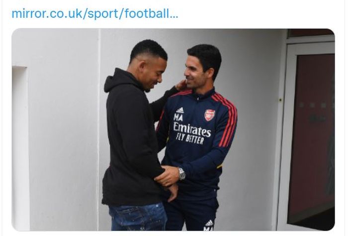 Mikel Arteta saat menyambut kedatangan Gabriel Jesus ke Arsenal.