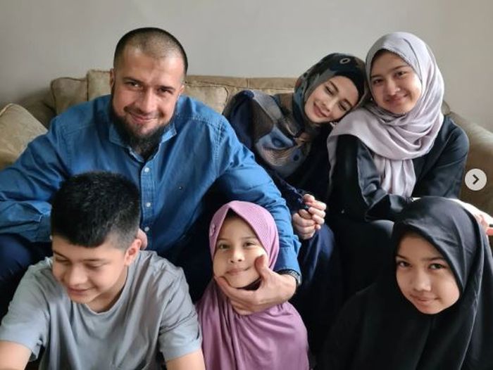 Keluarga Jihan Fahira dan Primus Yustisio