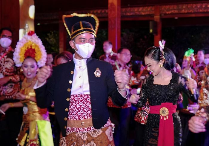 Yuni Shara joget bareng Gibran Rakabuming.