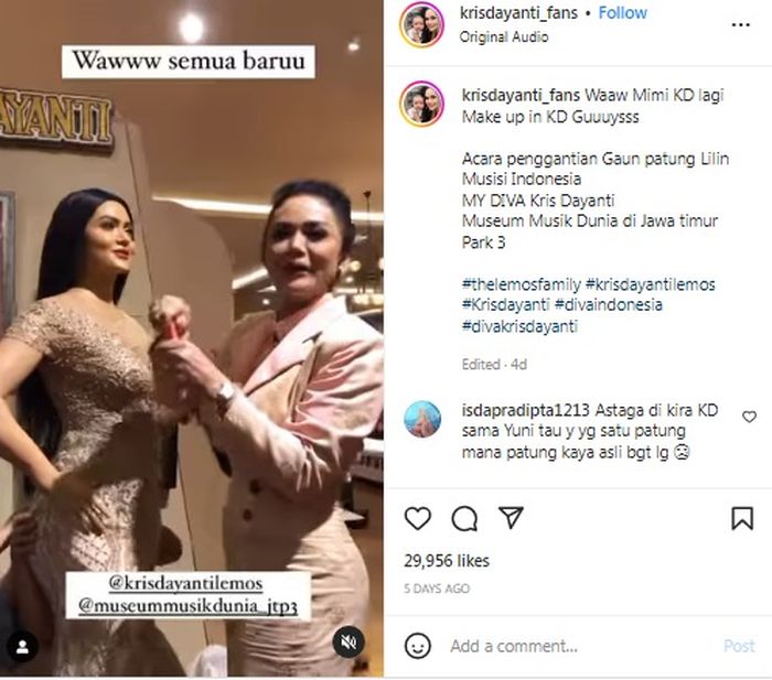 Krisdayanti mendandani patung lilin dirinya 
