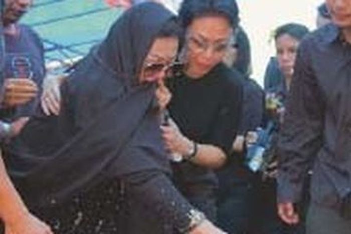 Pemakaman Indra Safera