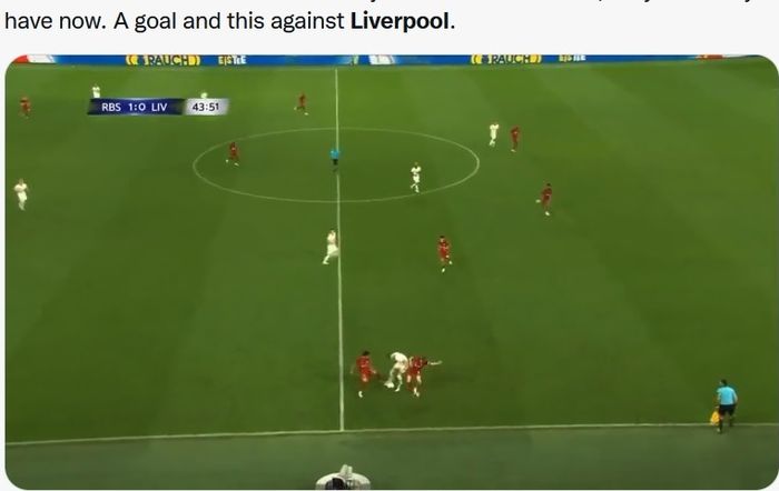 Aksi BEnjamin Sesko dalam laga pramusim Salzburg vs Liverpool.