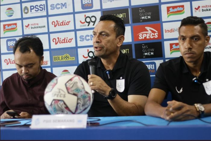 Pelatih PSIS Semarang, Sergio Alexandre, pada sesi jumpa pers jelang laga melawan Arema FC, Jumat (29/7/2022).
