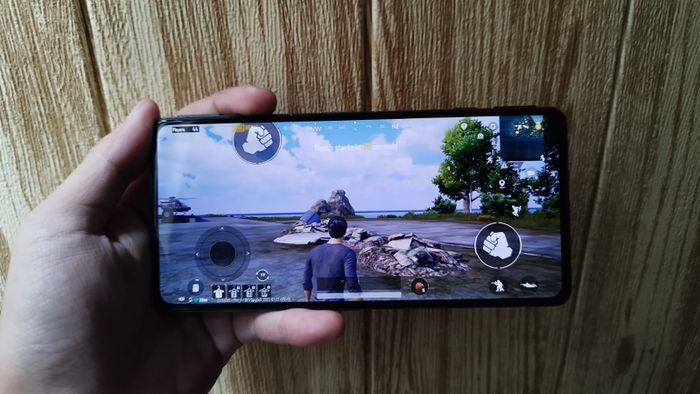 POCO F4 GT memainkan PUBGM