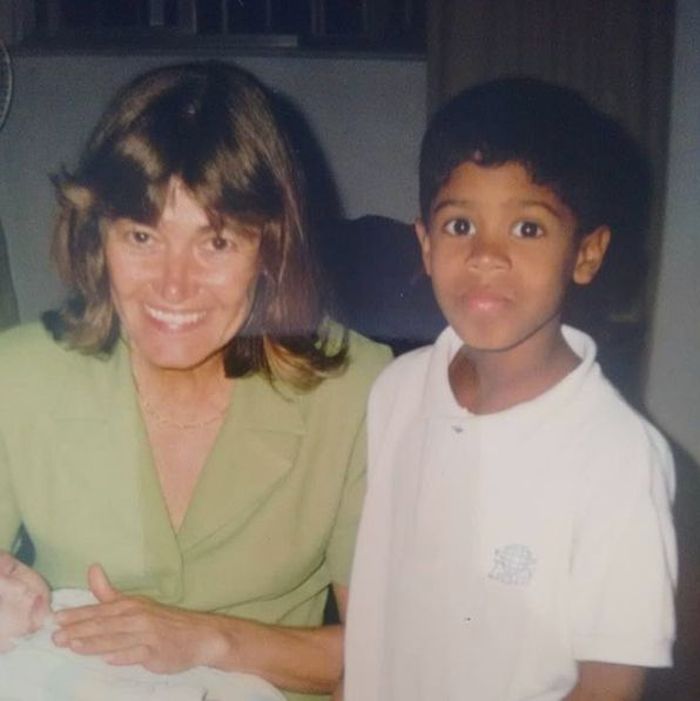 Adriano Moraes dan ibu angkatnya, Mirtes Moraes.