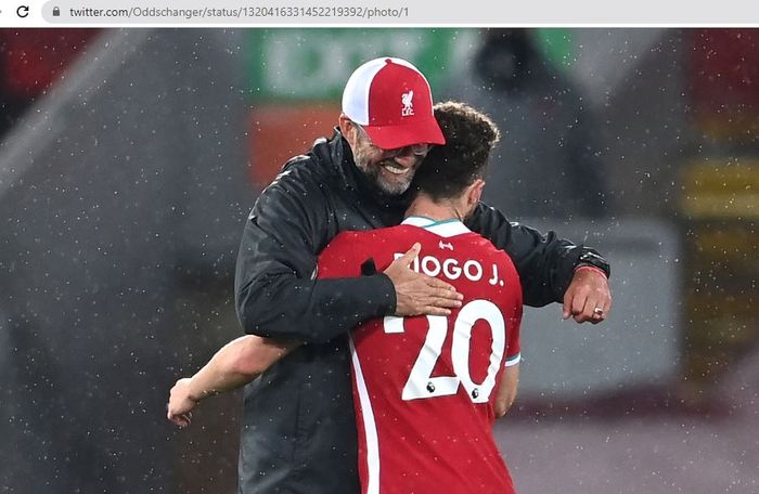 Momen Juergen Klopp dan Diogo Jota berpelukan setelah laga Liverpool selesai.