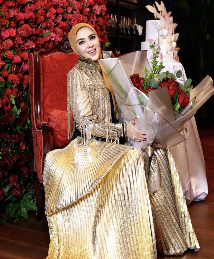 Syahrini ultah ke-40