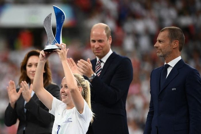 Beth Mead membawa timnas putri Inggris menjuarai EURO Wanita 2022.
