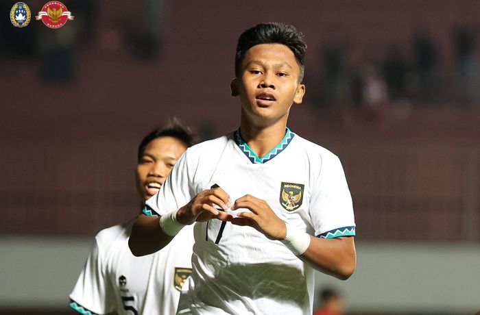 Pemain timnas U-16 Indonesia, Nabil Asyura, merayakan gol yang dicetaknya ke gawang Singapura pada fase grup Piala AFF U-16 2022.